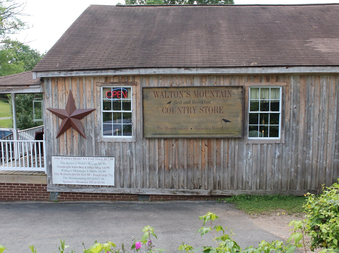 Lovingston酒店住宿-Waltons Mountain Bed and Breakfast Country Store
