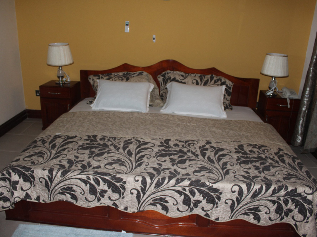 Oguaa Apartments & Lodging