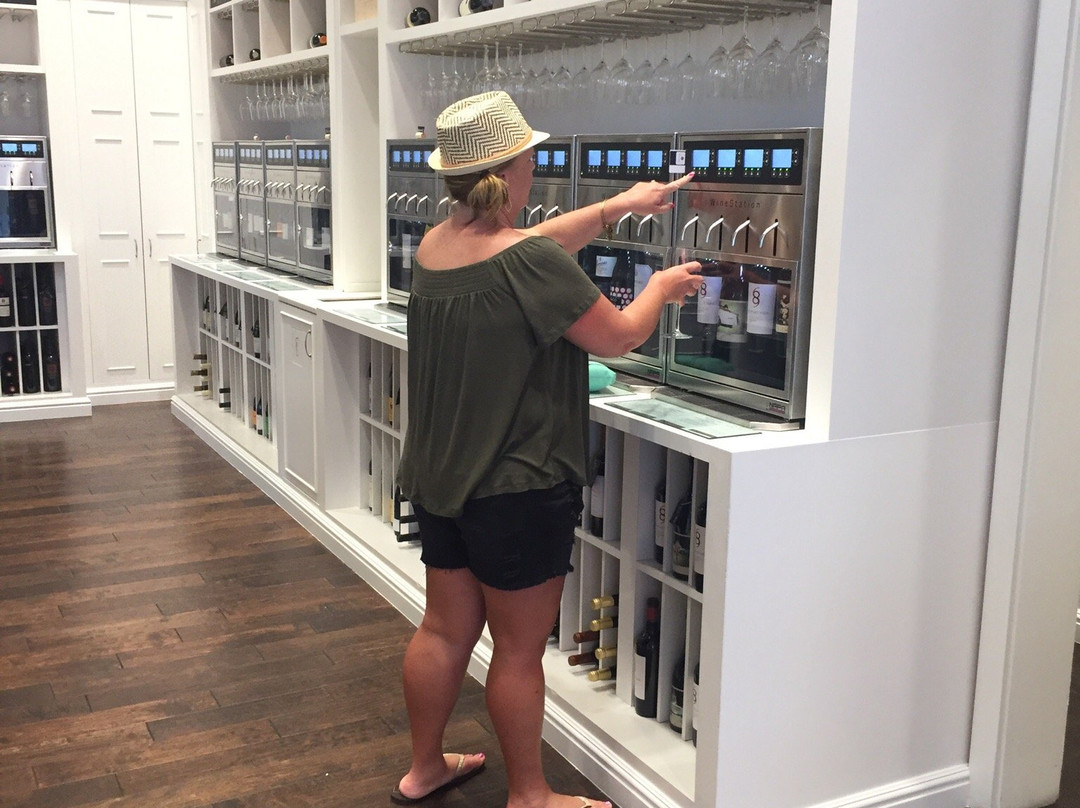 West Indies Wine Company-Camana Bay必去景点