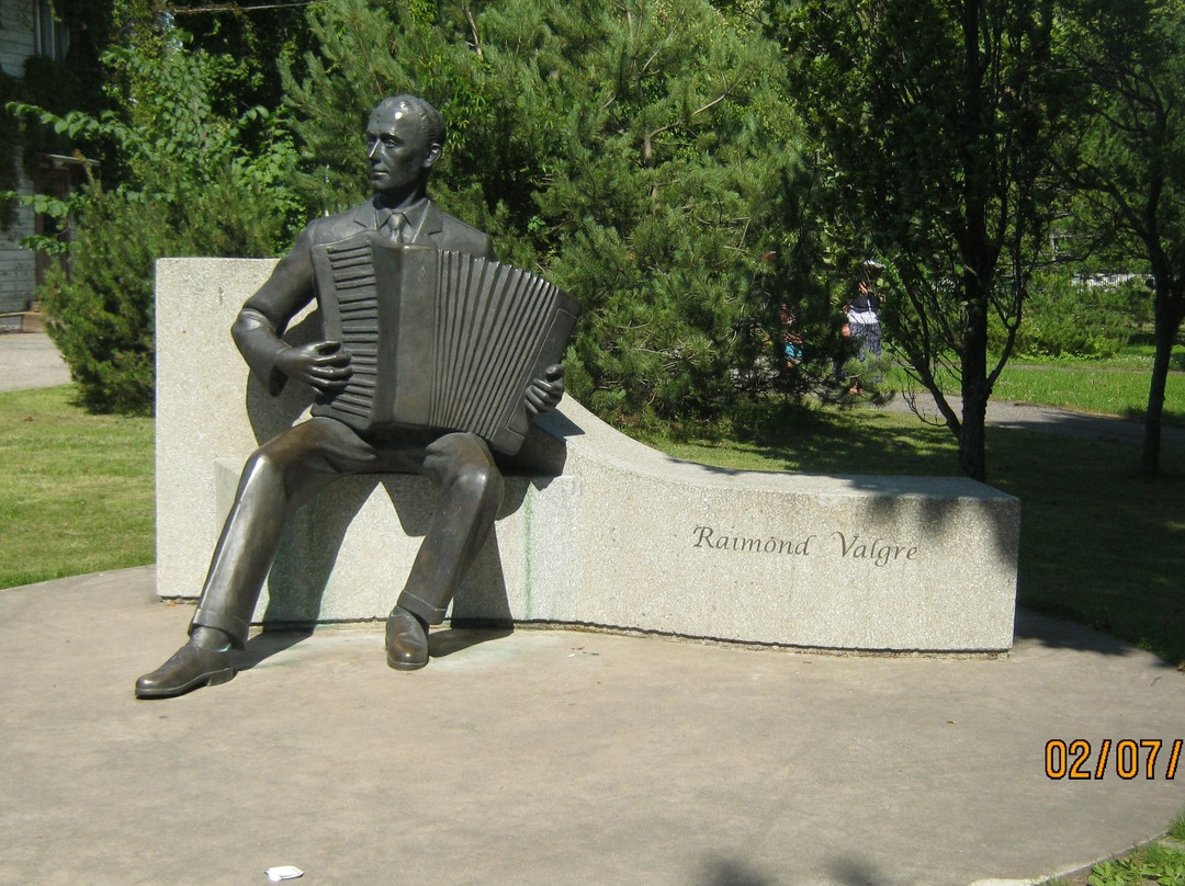 Statue of Raimond Valgre-派尔努必去景点