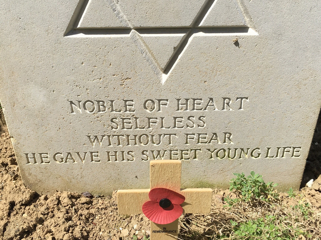 Carnoy Military Cemetery景点图片