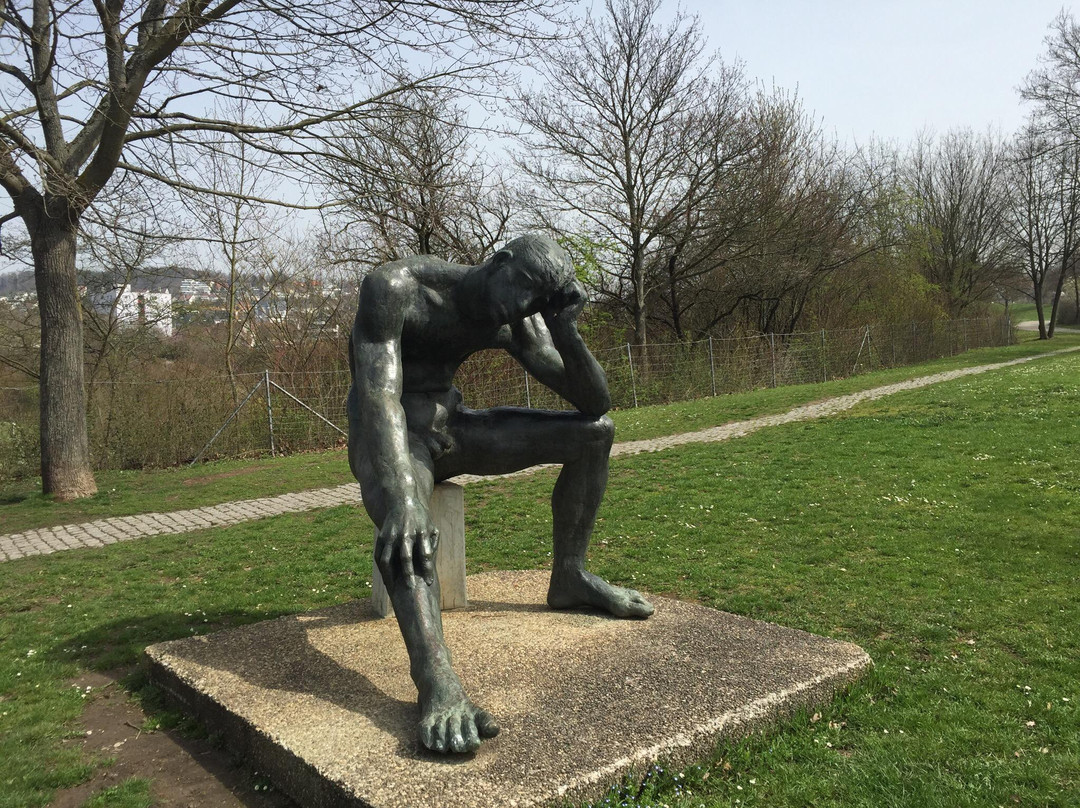 Leonberg Dog Statue景点图片