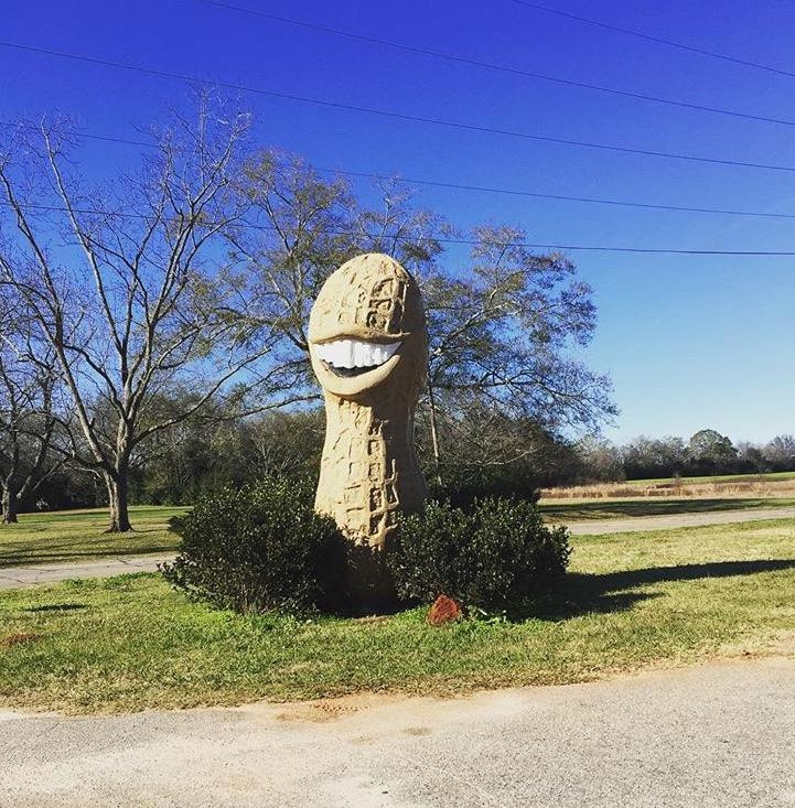 Jimmy Carter Peanut of Plains Statue-Plains必去景点