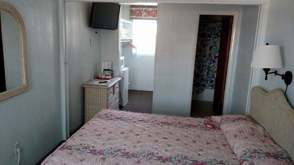 Red Horse On-The-Lake Motel主图