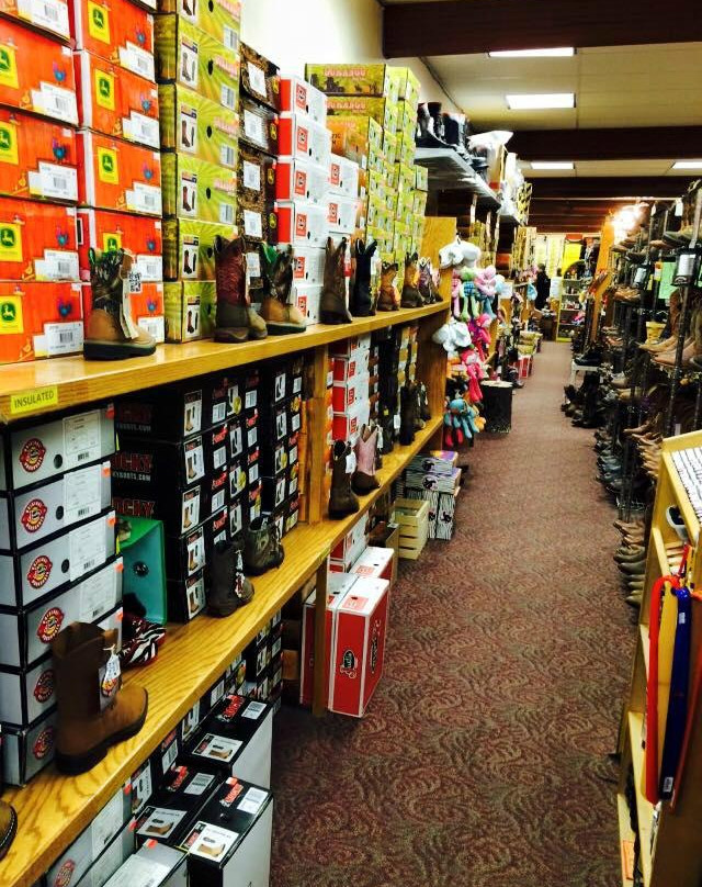 Cherokee Gift & Boot Outlet-Triadelphia必去景点