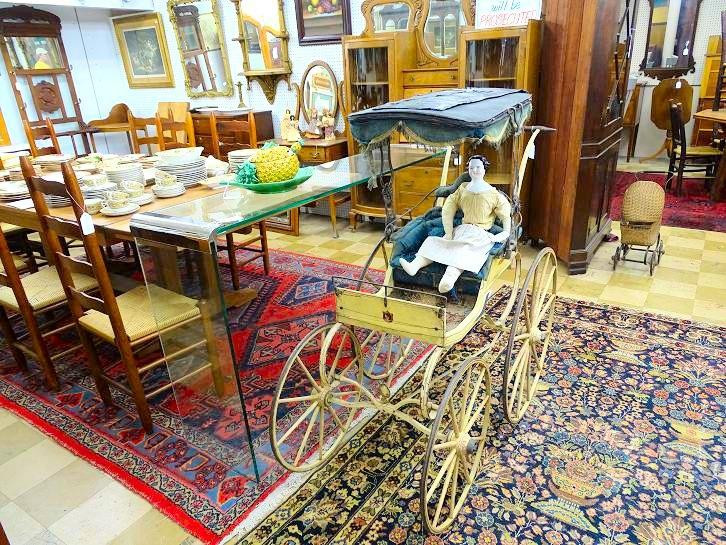 Village Green Antique Mall景点图片