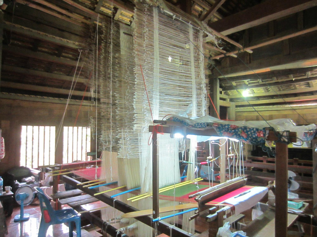Ban Tha Sawang Silk Weaving Village景点图片