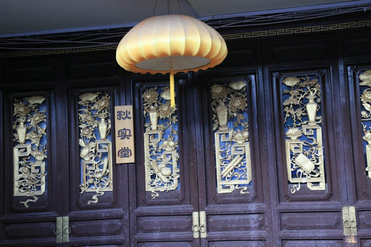 屋顶上的瓦猫小栈主图