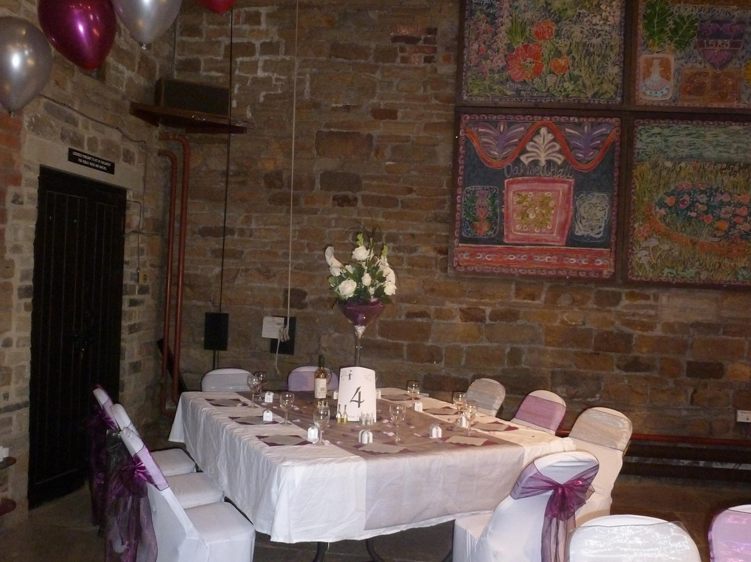 Oakwell Hall and Country Park景点图片