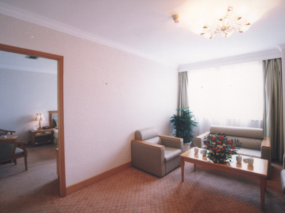 金鹰大酒店主图