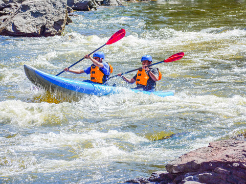 Colorado Rafting Company-Bond必去景点