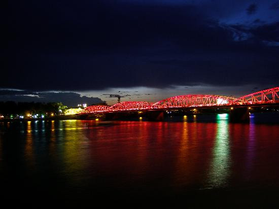 Truong Tien Bridge-顺化必去景点