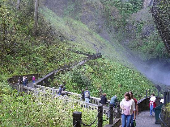 摩特诺玛瀑布-Bridal Veil必去景点