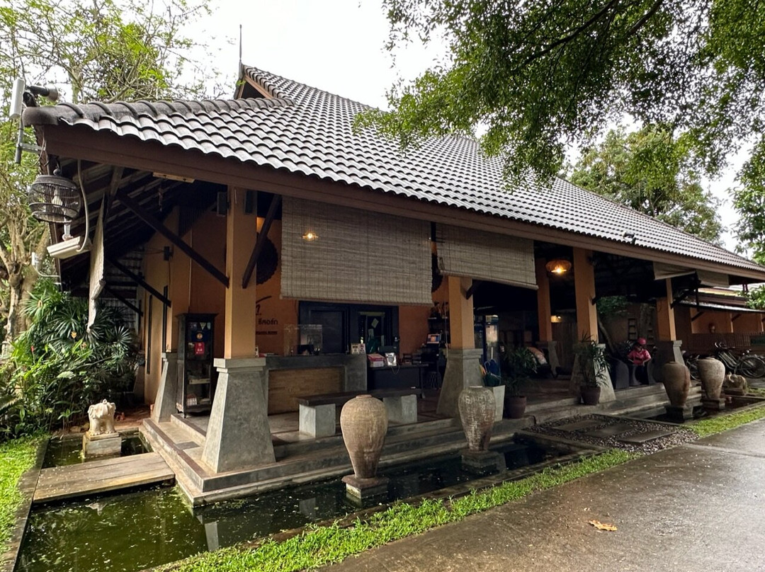 查理察度假酒店主图