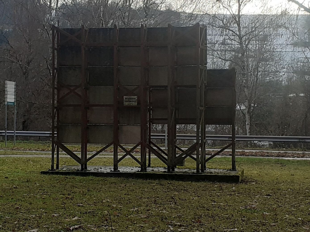 Skulptur "Schleierwerk"-Bann必去景点