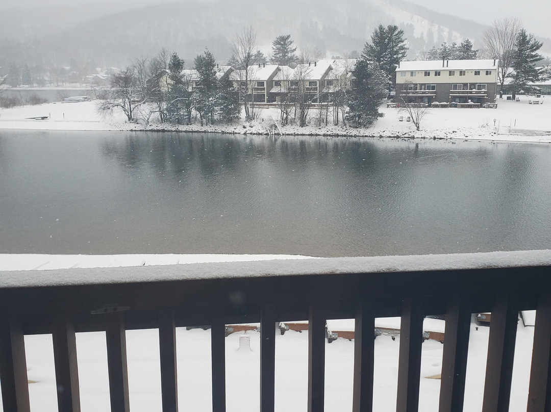 LakeFront Lodge主图