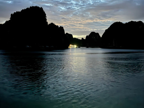 Halong Bay Cruises-河内必去景点