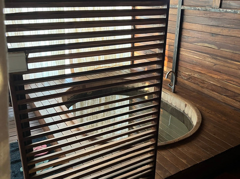 坎配门山林小屋主图