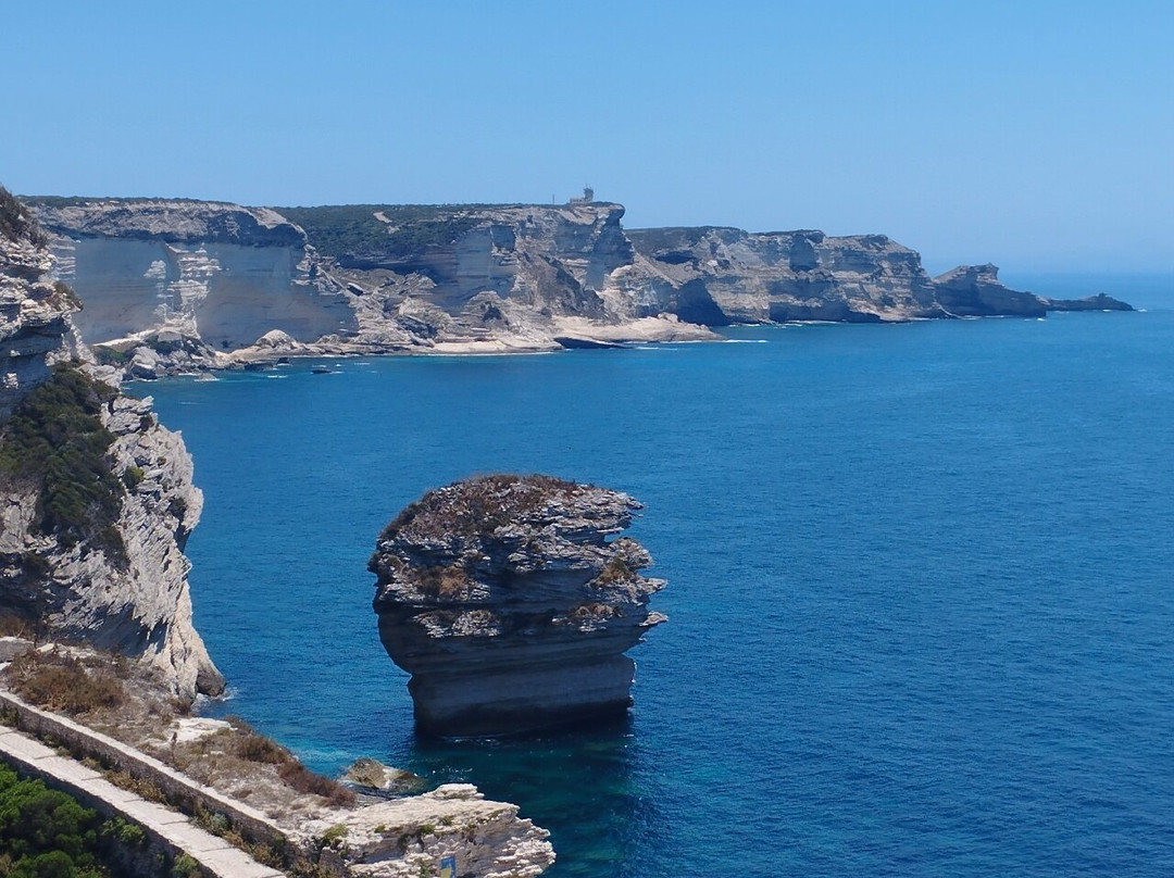 Bonifacio cliffs and caves景点图片