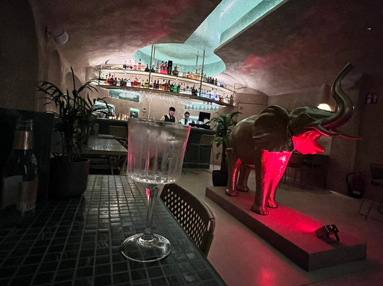 Mango Lounge-阿尔库迪亚港必去景点