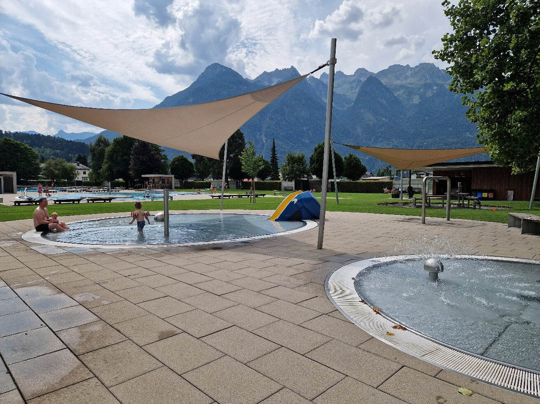 Val Blu Hallenbad-布鲁登茨必去景点