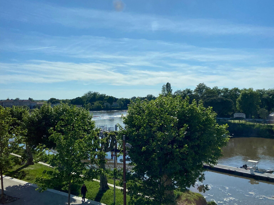 Hôtel De La Tour Libourne主图