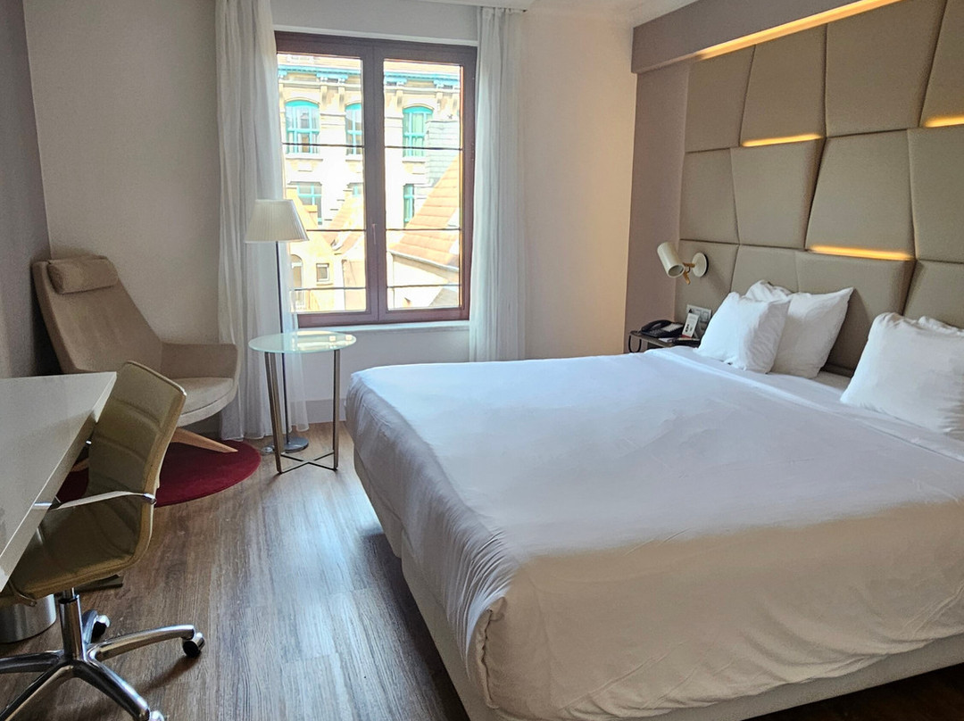 NH萨布隆大酒店主图