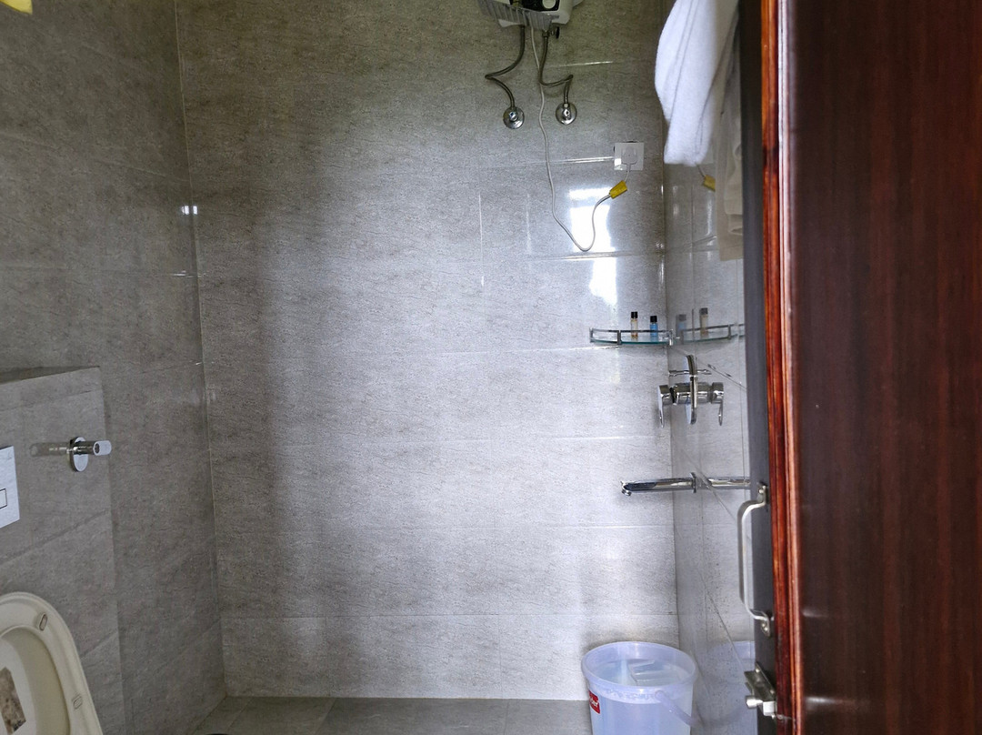 Divine By The Lake Hill主图