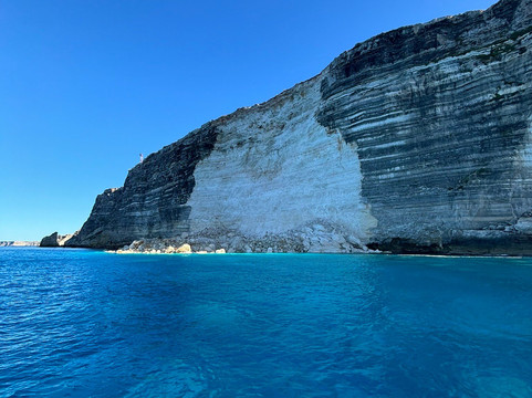 Barca crystal-兰佩杜萨必去景点