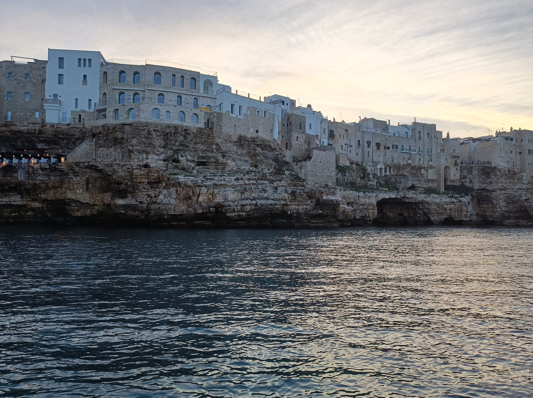 Isolablu Polignano-波利尼亚诺阿马雷必去景点