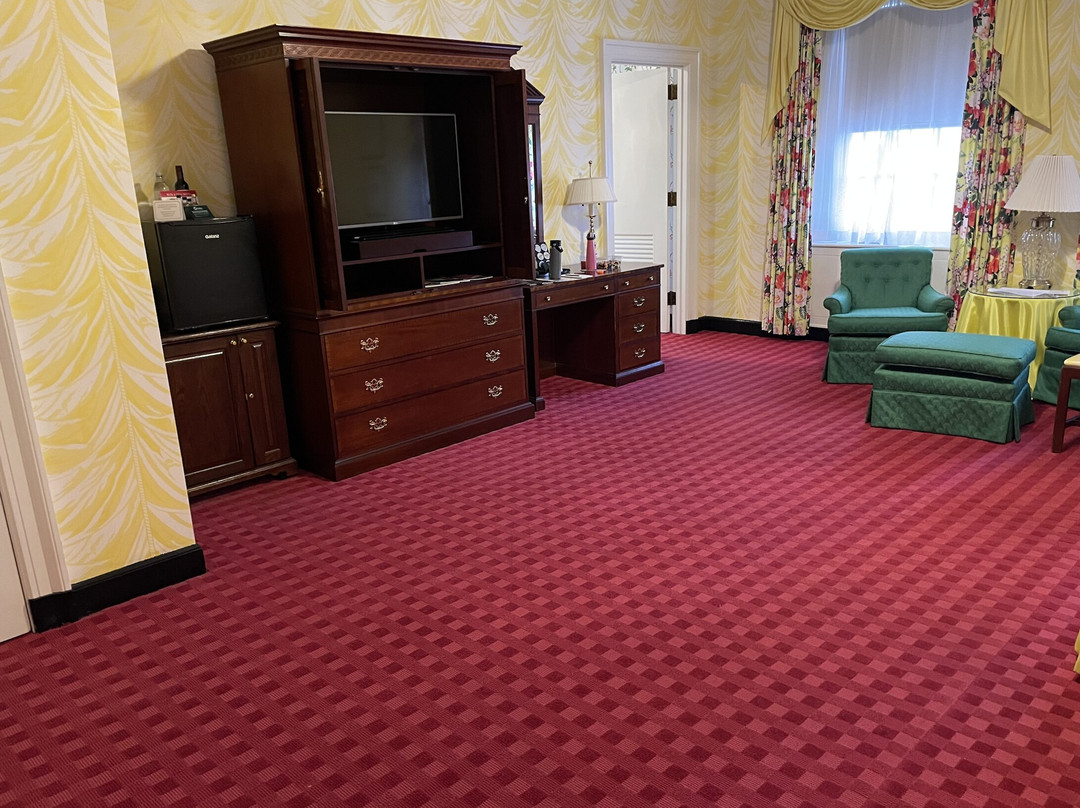 The Greenbrier主图