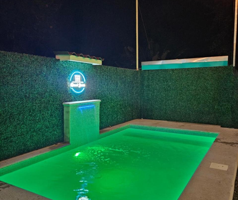 Ocean's Breeze Apartment and Rooms