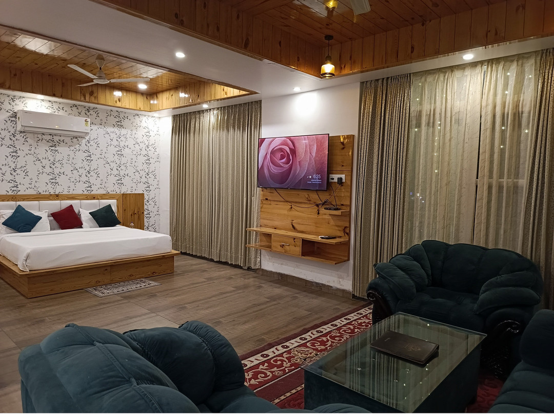 Hotel The Crown主图