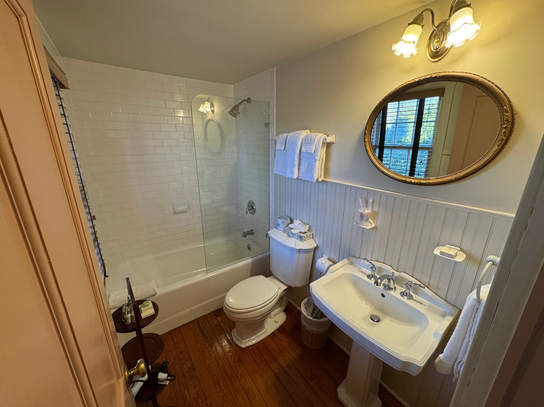 The 1708 House主图