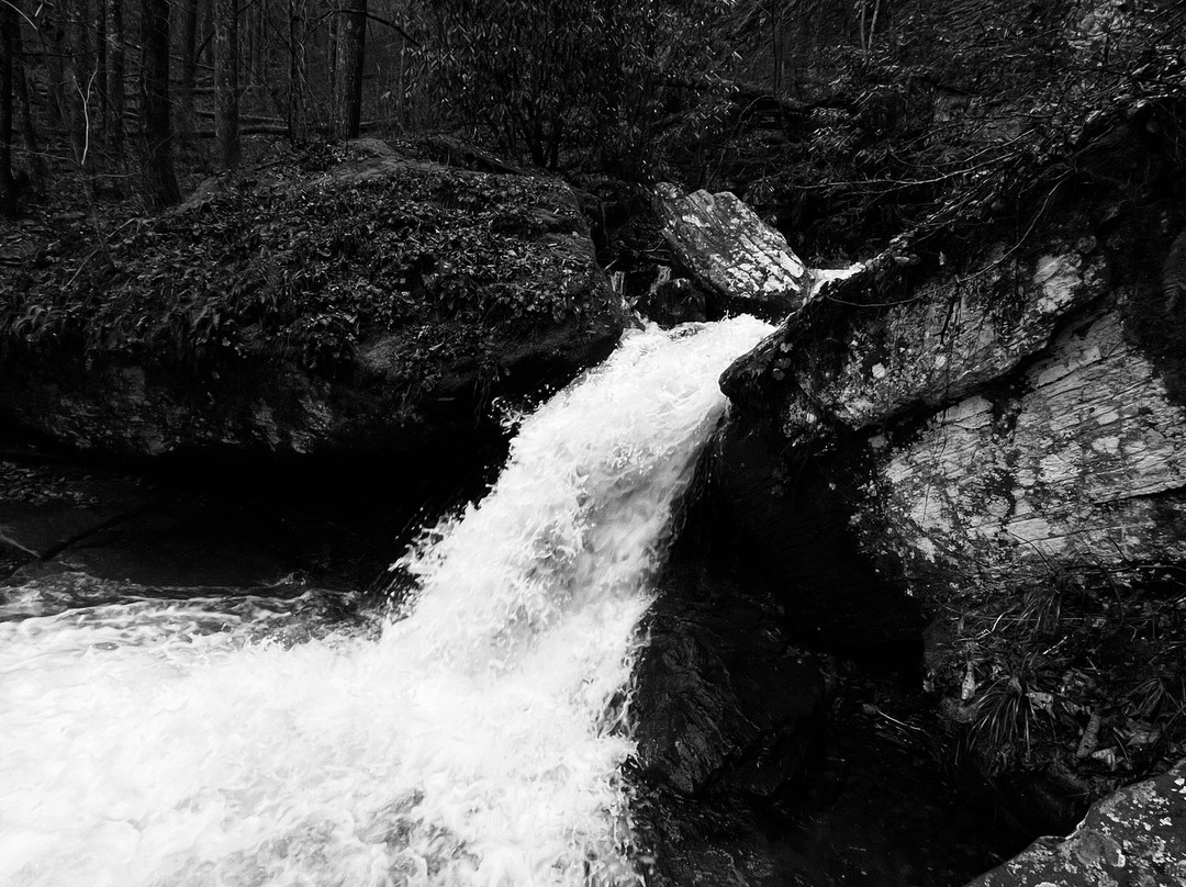 Raven Cliff Falls-海伦必去景点
