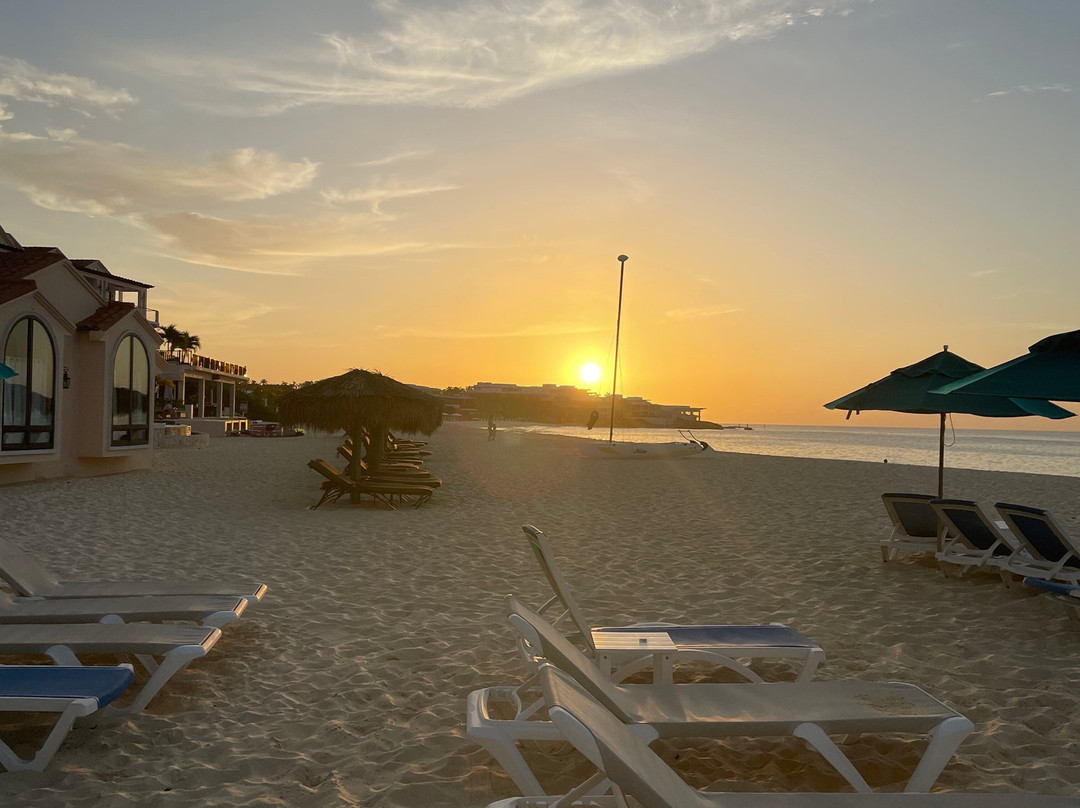 Meads Bay Beach Villas主图