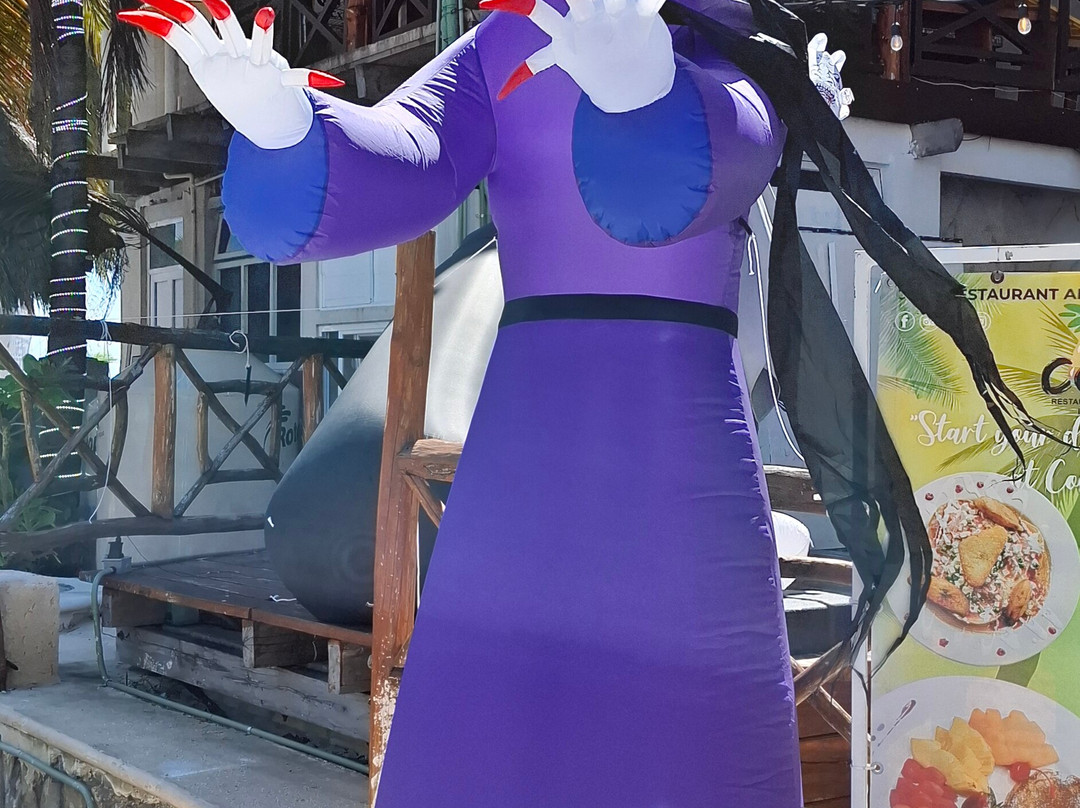 Oddities and Wall Art Isla Mujeres-女人岛必去景点