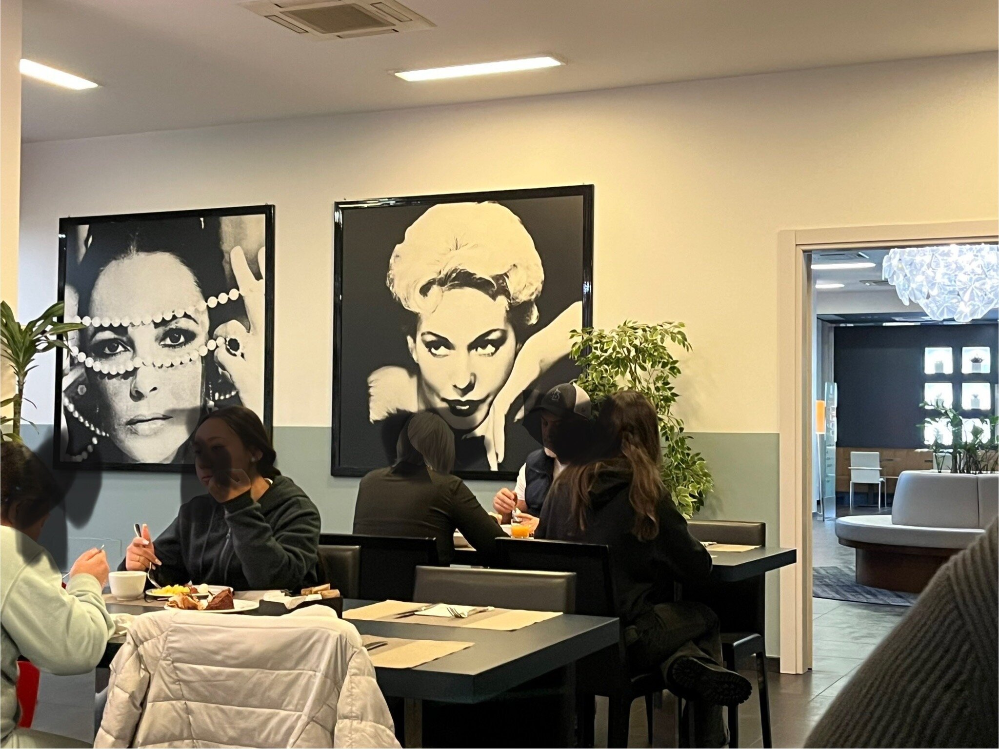 米兰诺德扎拉假日酒店-官方