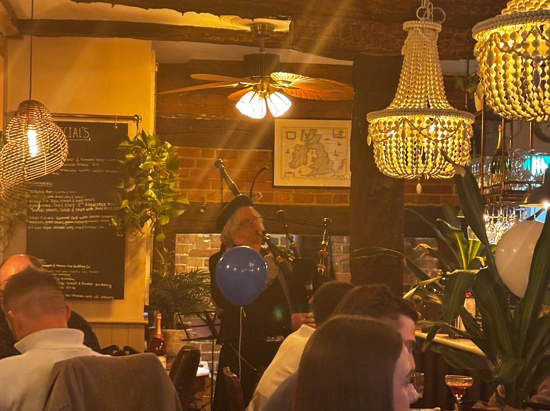 The Woolpack Hotel主图