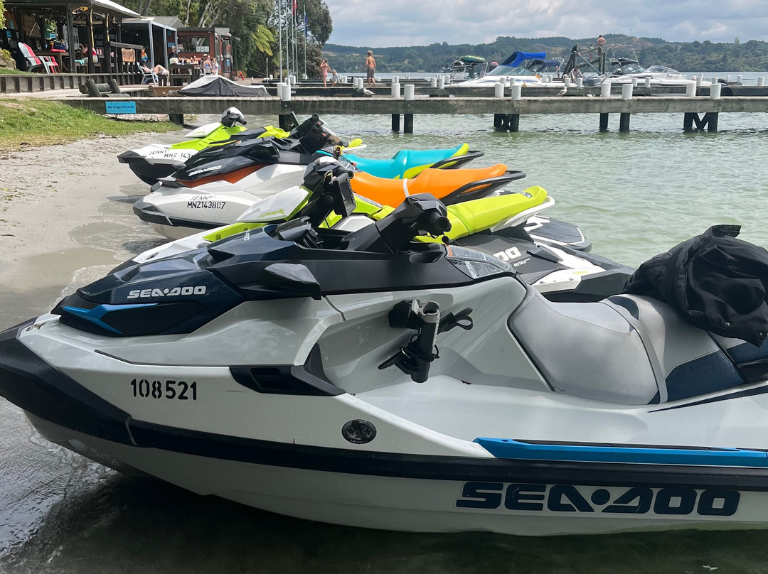 Jetski to Hot pools relax excite Self guided.景点图片