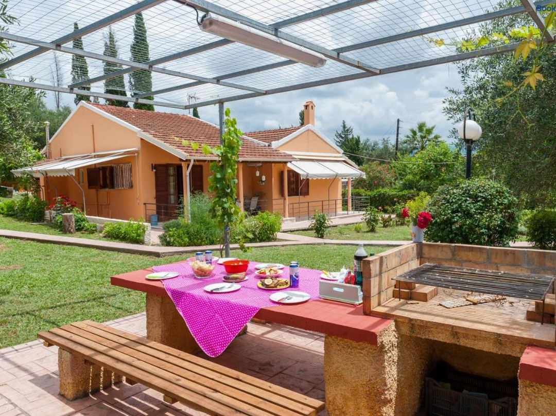 Family Holiday Apartment with Garden & BBQ