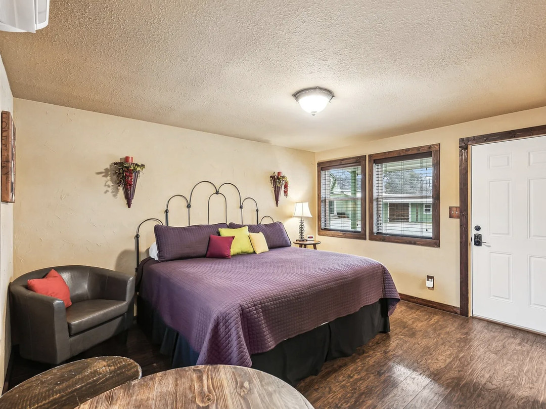 Travis Street Cottages主图