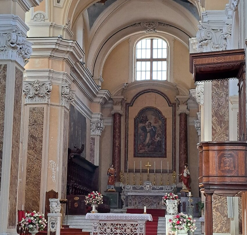 Duomo-Sant'Agata de' Goti必去景点