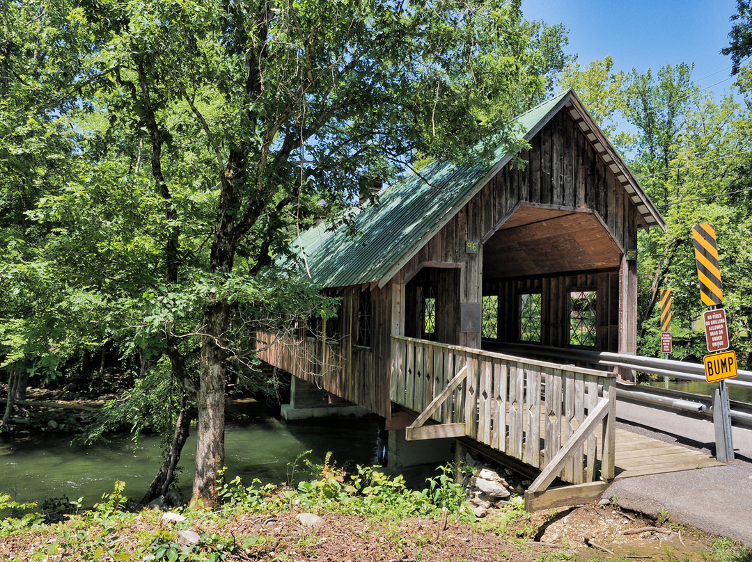 Emerts Cove Covered Bridge-塞维尔维尔必去景点