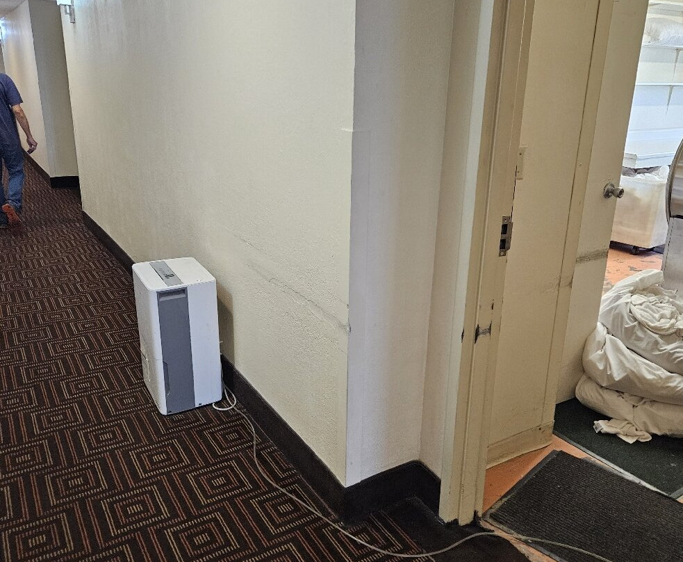 弗农山速8酒店主图