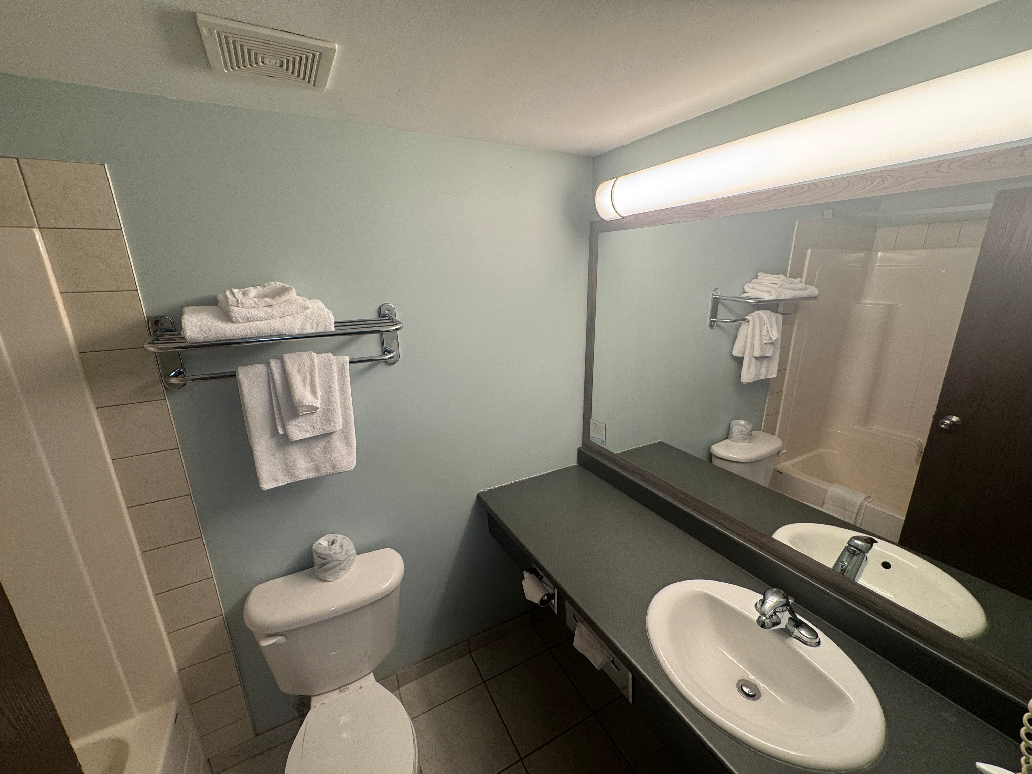 Super 8 by Wyndham Truro NS-浴室