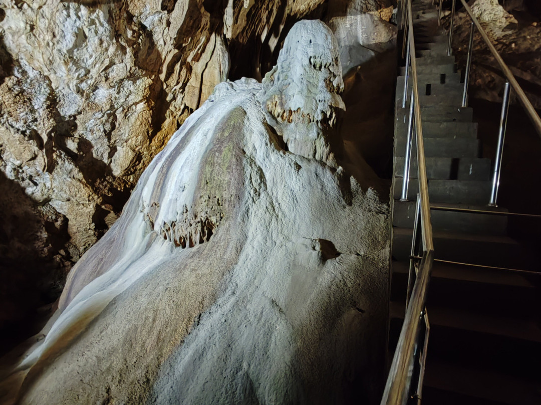 New Athos Cave-New Athos必去景点