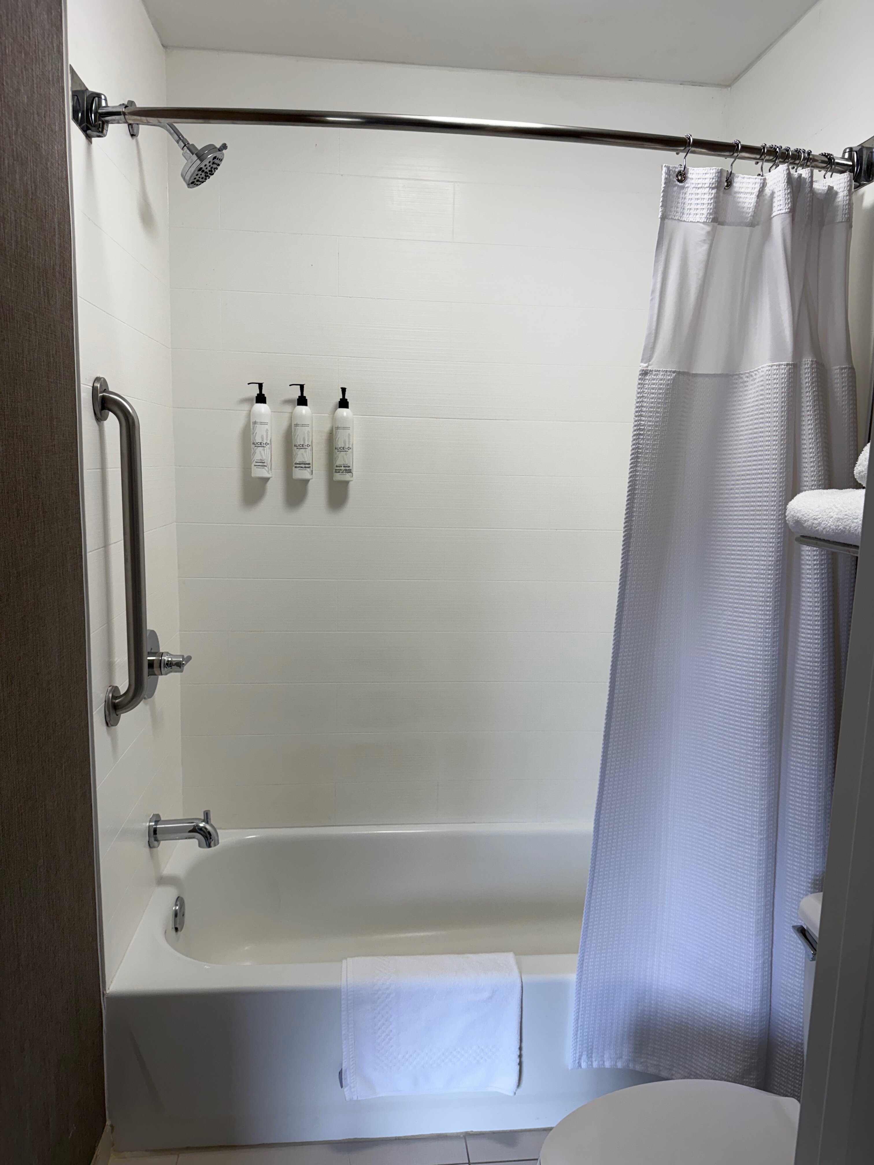 SpringHill Suites by Marriott Des Moines West-浴室