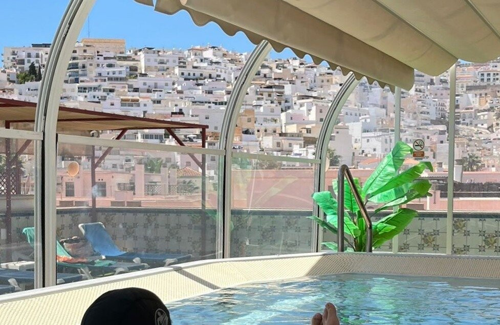 阿维尼达热带酒店主图