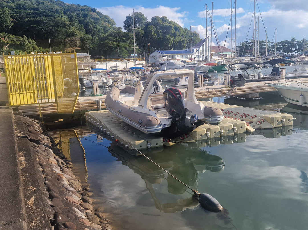 Blue Boat Rental-Gourbeyre必去景点